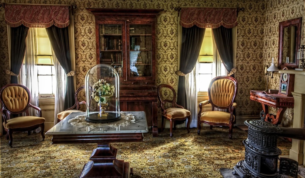 Using Local Art to Decorate Guest Bedrooms